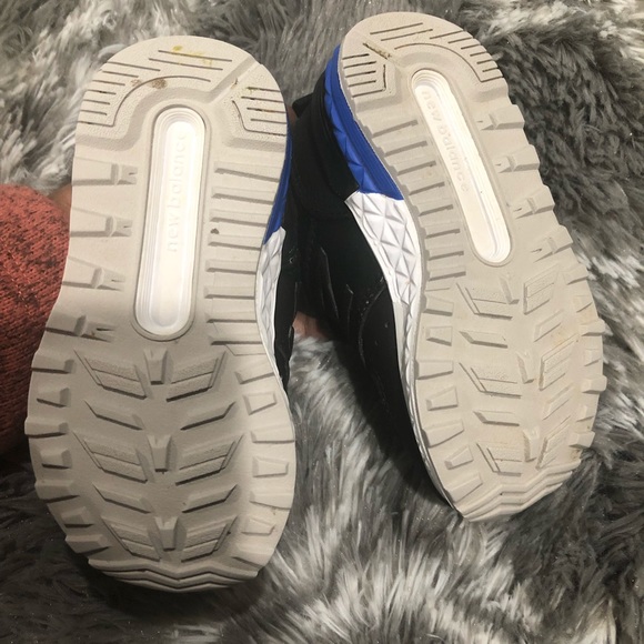 *SOLD* Black & Blue New Balance - Picture 4 of 4